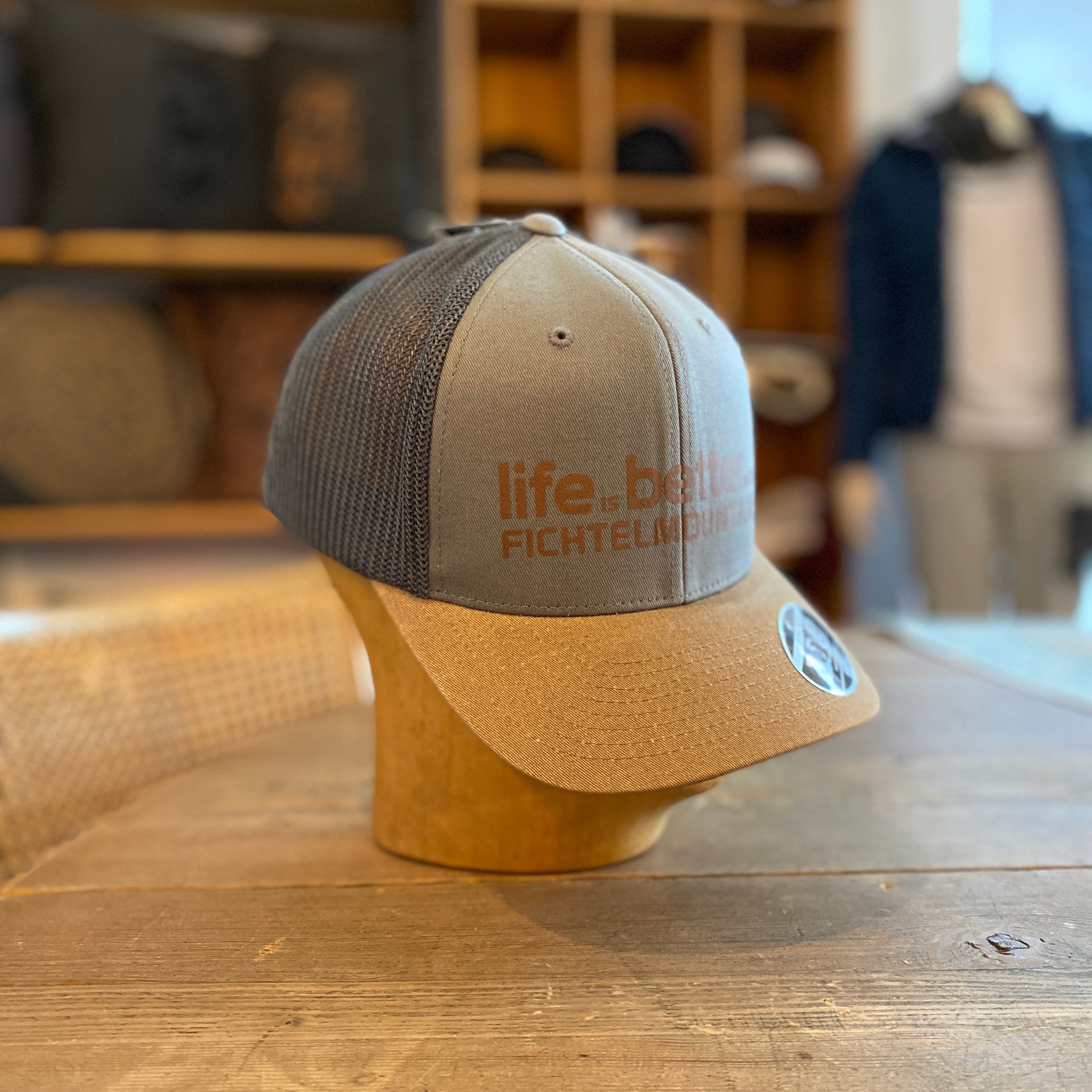 "life is better in the fichtelmountains - Fichtelsachen" - Fichtelcap - Trucker Cap